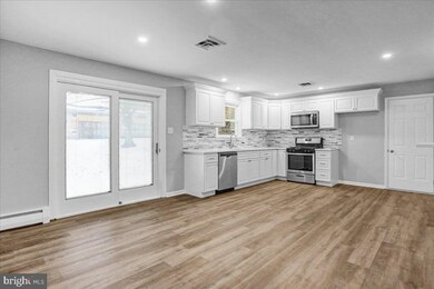 1041 Laurelee Ave, Reading, PA 19605 - photo 7