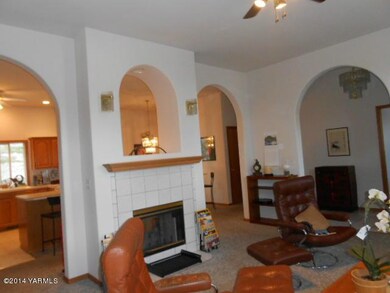 6 N 78th Ave 012