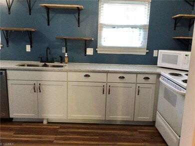 2201 Stonecutter Dr unit 16, Winston Salem, NC 27103 - photo 4