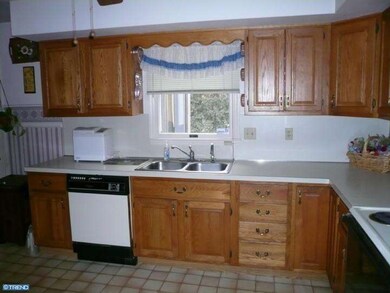 2945 Linda Ln, Reading, PA 19608 - photo 7