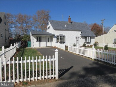 324 Appletree Dr, Levittown, PA 19055 - photo 2