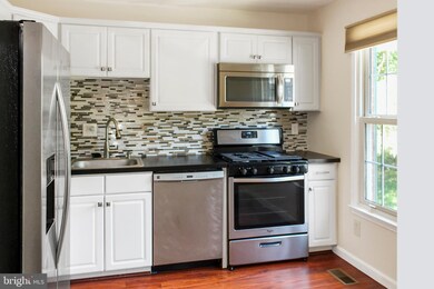 2431 Ansdel Ct, Reston, VA 20191 - photo 2