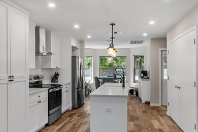 611 Winfred St, Fredericksburg, TX 78624 - photo 2