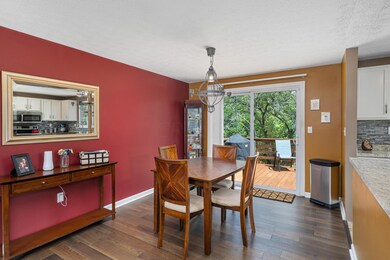 2880 Chatsworth Way_MLS_08