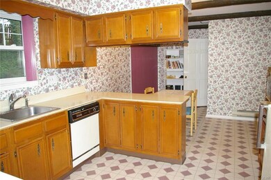 2886 Elm Ct, Allentown, PA 18103 - photo 4