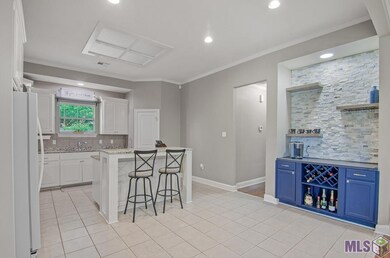 Breakfast Room with Coffee Nook and Bar