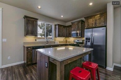 61245 SE Brock Ln, Bend, OR 97702 - photo 3