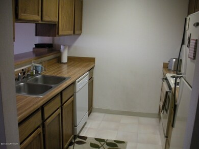 Kitchen w Breakfast Bar