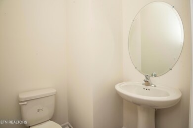 8674 Leeanna Brooke Ln, Knoxville, TN 37920 - photo 4