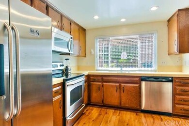Kitchen, with a view to the patio.