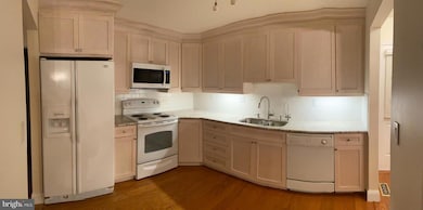 8C Benjamin Franklin Dr, Monroe Township, NJ 08831 - photo 3