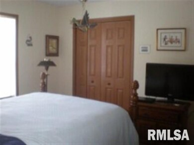 1325 N Kankakee St, Lincoln, IL 62656 - photo 4