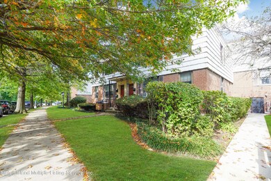 70-13 Park Dr E unit A, Flushing, NY 11367 - photo 2