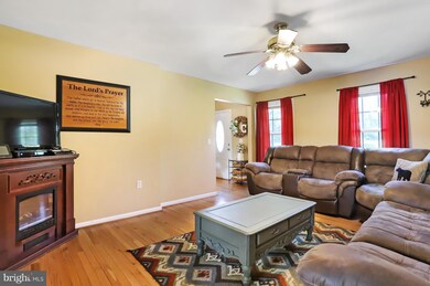 646 Cheshire Rd, Bunker Hill, WV 25413 - photo 5