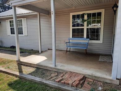 701 Clarence St, Mountain View, AR 72560 - photo 4