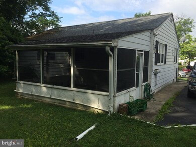 530 Anderson Ave, Folsom, PA 19033 - photo 2