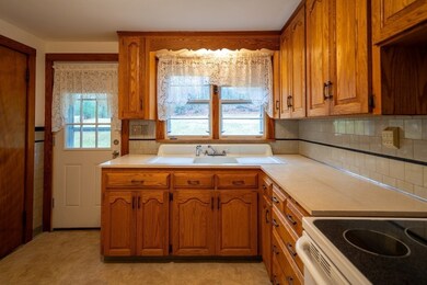 214 Douglas St, Uxbridge, MA 01569 - photo 7