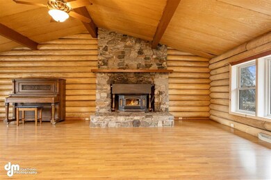 05-Living Room_SOPH8982