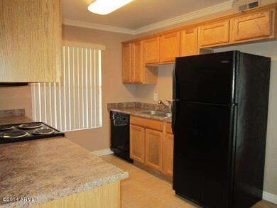 Kitchen w/ frig