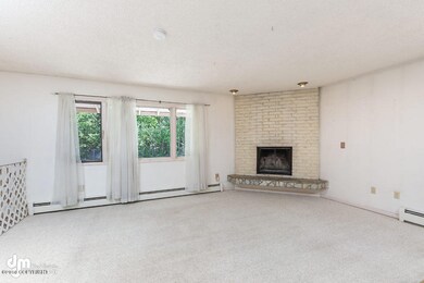 2506 Living Room 20180607-DW-7894-SMALL