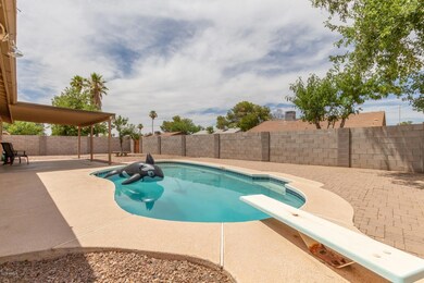 Sparkling pool & covered patio