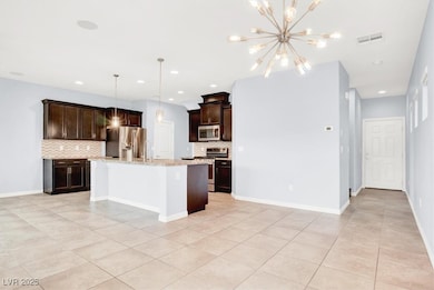 Kitchen w/large island, granite counters & breakfa