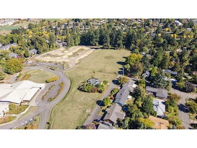 2119 SW Nevada Ct, Portland, OR 97219 - photo 2