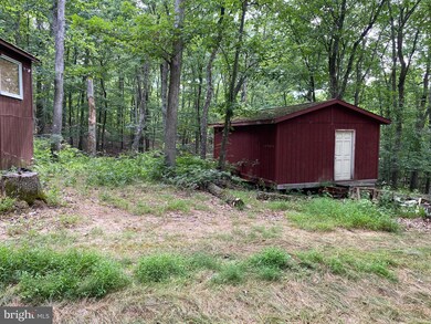 950 Oak Forest Ln, Berkeley Springs, WV 25411 - photo 2