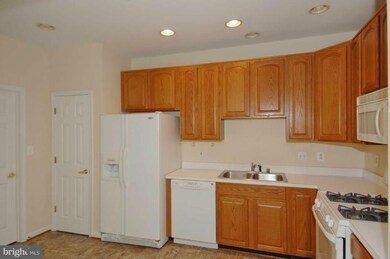 13704 Longmeade Ct, Gainesville, VA 20155 - photo 3