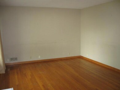 9006 Highland St, Highland, IN 46322 - photo 5