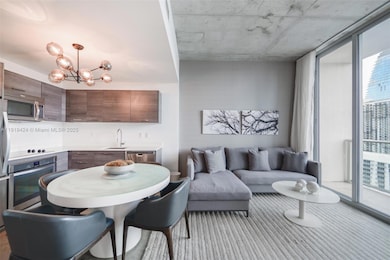 Centro unit 3403, Miami, FL 33131 - photo 3