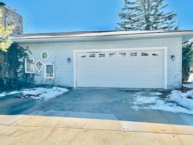 Attached, 2 stall, garage.