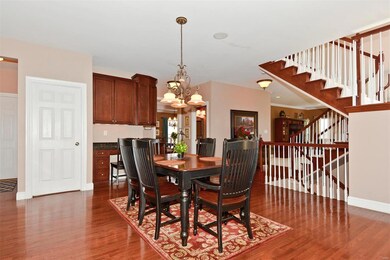 Breakfast Rm w/ Walk-in Pantry & Plan Desk/Butler 