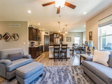 3518 Fitzroy Rd, Hiawatha, IA 52233 - photo 7