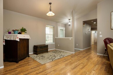 2011 NW Maple Pl 4 of 22