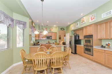 Nice Kitchen with Breakfast Area