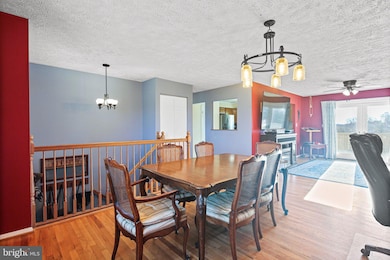 601 Sherry Dr, Sykesville, MD 21784 - photo 3