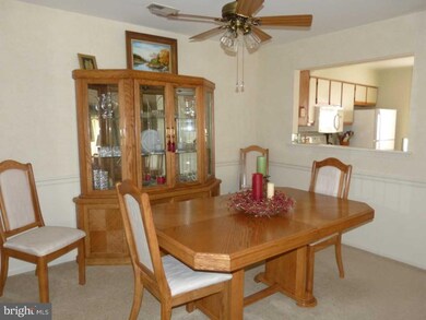 138 Pamela Ct unit 704, Levittown, PA 19057 - photo 2