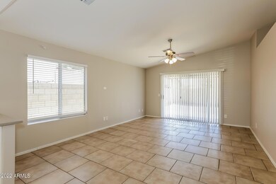 002-photo-living-room-11920922
