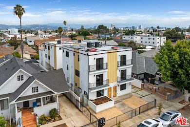 3207 W 18th St unit 3 and 4, Los Angeles, CA 90019 - photo 2