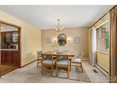 Great for Entertaining with Easy Access to the Kitchen