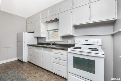 2052 Hickory Grove Rd, Davenport, IA 52804 - photo 6