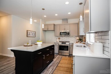 20698 SE Cougar Peak Dr, Bend, OR 97702 - photo 4