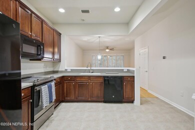 12-web-or-mls-Roundleaf Dr-012