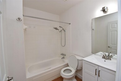 Full bathroom with toilet, shower / bath combinat