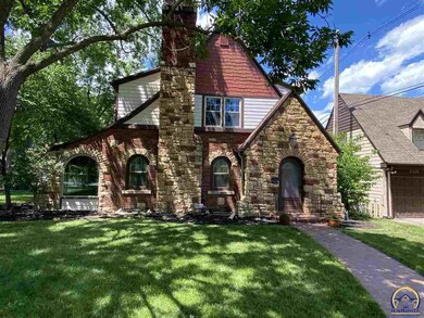 3424 SW Avalon Ln, Topeka, KS 66604 - photo 2