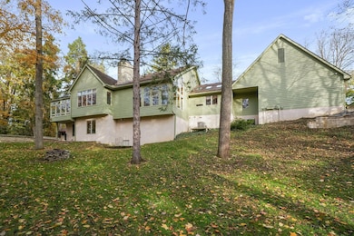 3055 Carriage Ln, Columbus, OH 43221 - photo 6