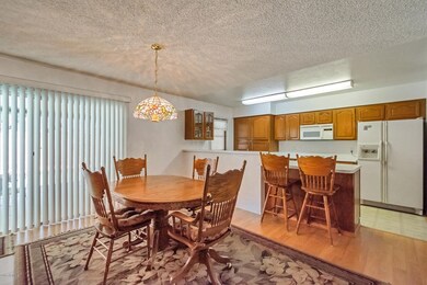 Kitchen/dining area