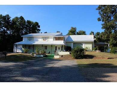 Photo. GREAT CURB APPEAL. LARGE HALF CIRCLE DRIVE