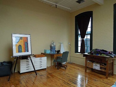 Studio/Study/Office.